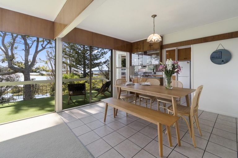 Photo of property in 5 Chapman Road, Te Atatu Peninsula, Auckland, 0610