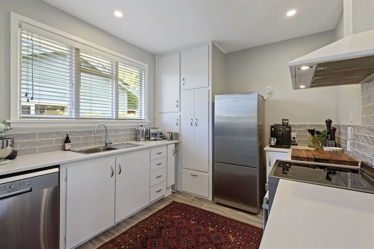 Photo of property in 215 Centaurus Road, Saint Martins, Christchurch, 8022