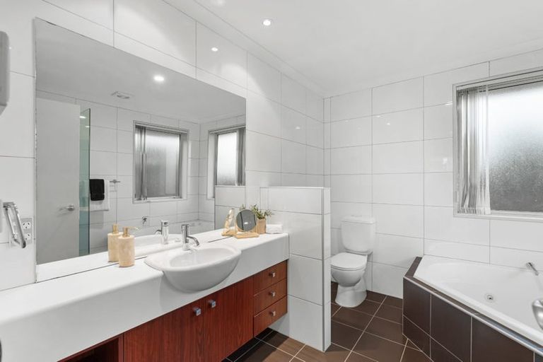 Photo of property in 17 Cunneen Place, Aidanfield, Christchurch, 8025