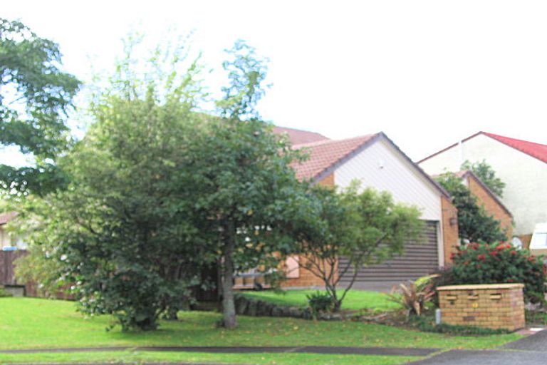 Photo of property in 15 Antilla Place, Half Moon Bay, Auckland, 2012
