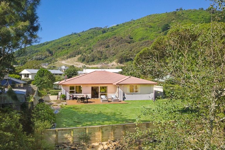 Photo of property in 44 He Awa Crescent, Waikanae, 5036