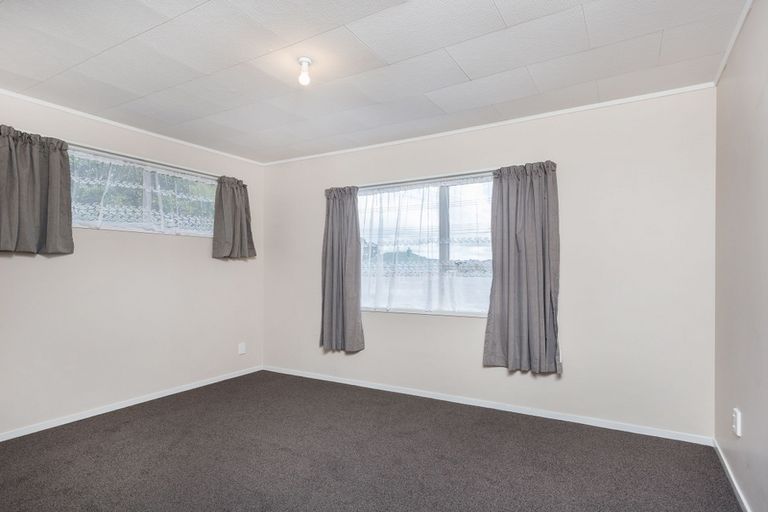 Photo of property in 1/62 Forest Road, Henderson, Auckland, 0612