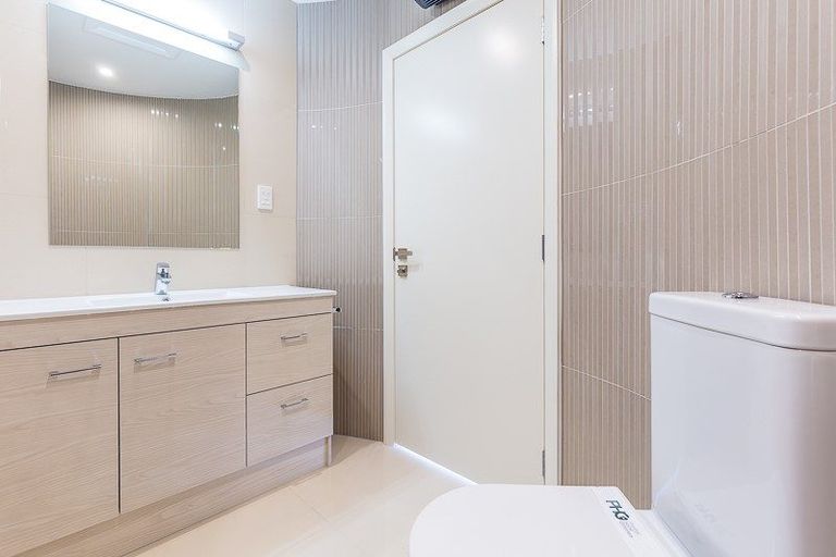 Photo of property in 6b Browns Bay Road, Rothesay Bay, Auckland, 0630