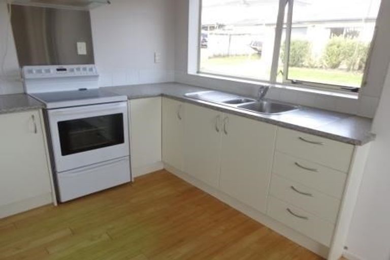 Photo of property in 19 Hassan Drive, Massey, Auckland, 0614