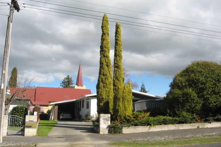 Photo of property in 15 Church Street, Waipawa, 4210