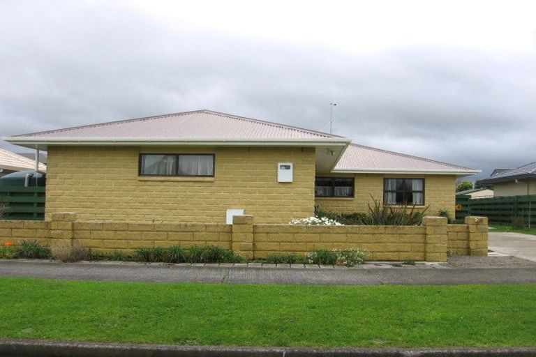 Photo of property in 28 Parnell Heights Drive, Kelvin Grove, Palmerston North, 4414