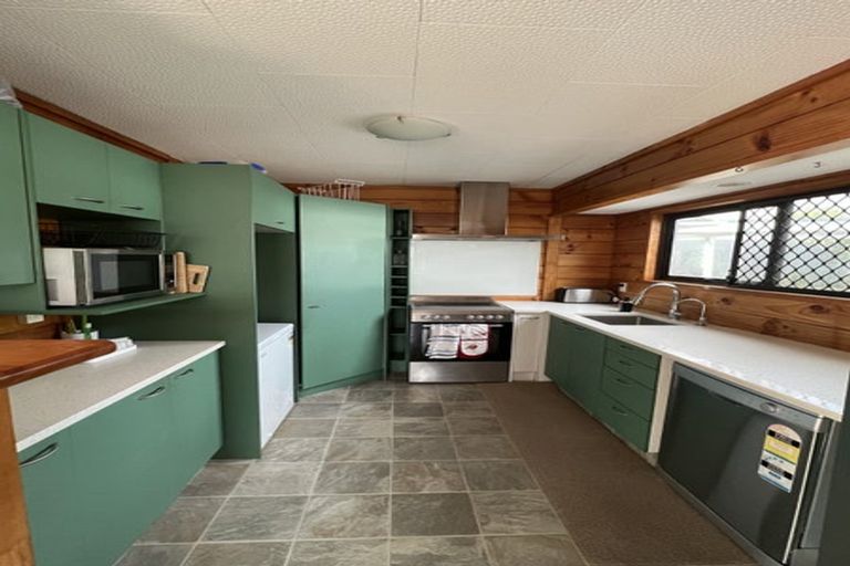 Photo of property in 2/11 Heather Place, Sunnynook, Auckland, 0620