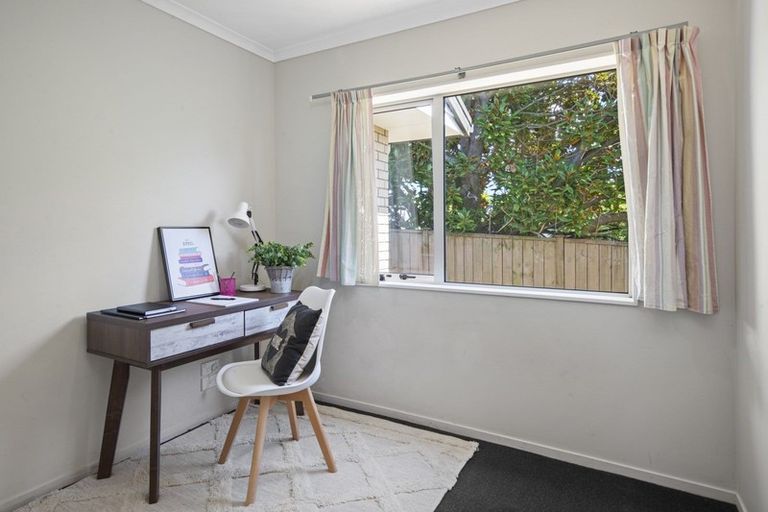 Photo of property in 16 Pono Place, Waiuku, 2123