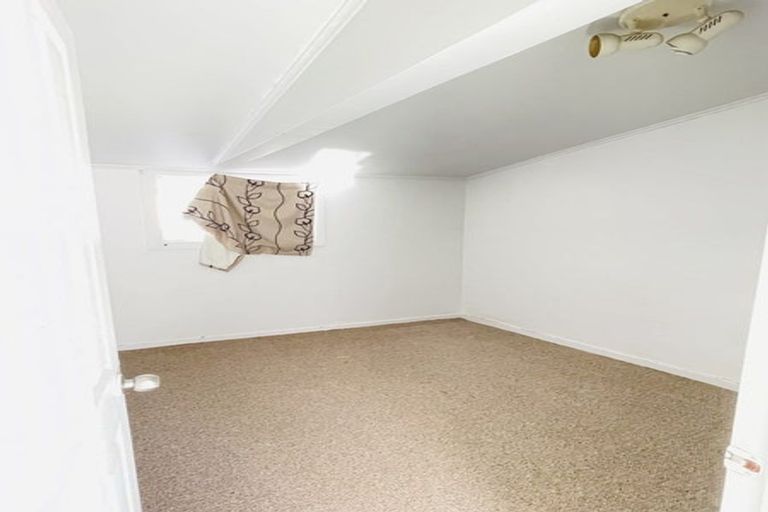 Photo of property in 16 Nan Place, Pakuranga Heights, Auckland, 2010