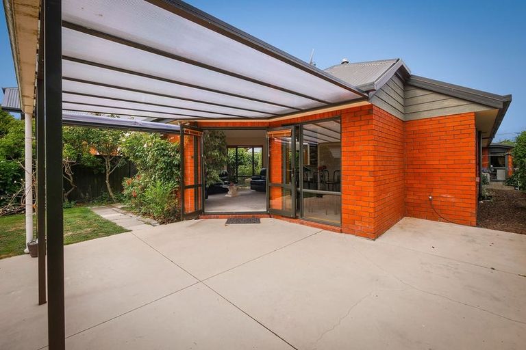 Photo of property in 113 Avonhead Road, Avonhead, Christchurch, 8042