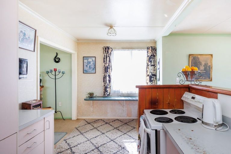 Photo of property in 28 Benmore Avenue, Cloverlea, Palmerston North, 4412