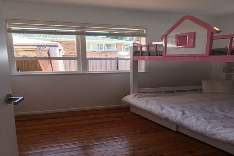 Photo of property in 2/77 Alexander Street, Cockle Bay, Auckland, 2014