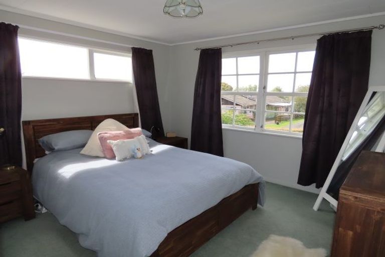 Photo of property in 8 Pipitea Place, Massey, Auckland, 0614