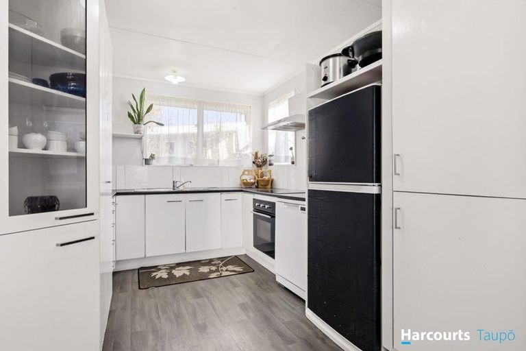 Photo of property in 77 Marshall Avenue, Richmond Heights, Taupo, 3330