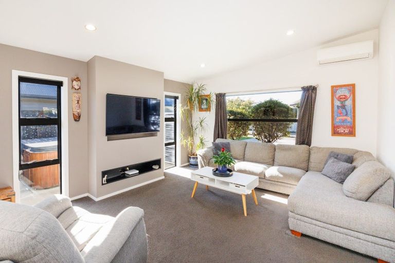 Photo of property in 51 Chestnut Close, Kelvin Grove, Palmerston North, 4414