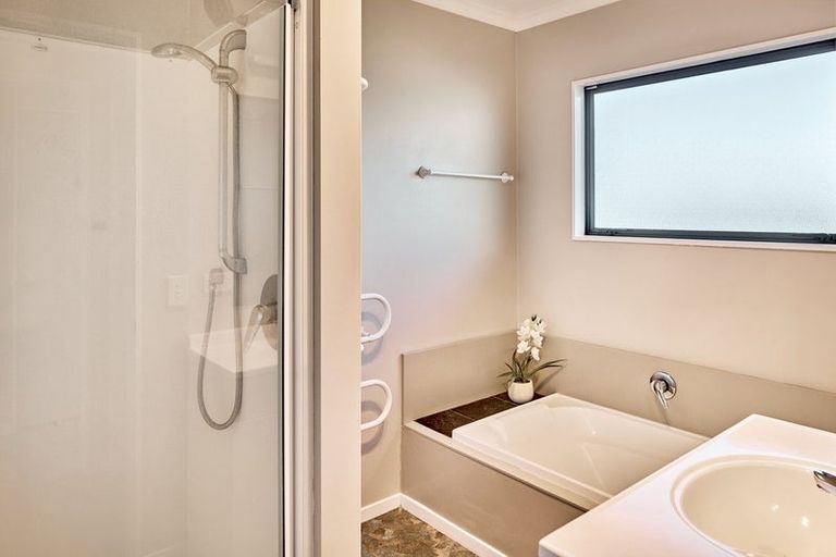 Photo of property in 3 Makora Grove, Paremata, Porirua, 5024