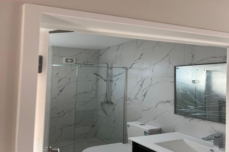 Photo of property in 9/88 Gloria Avenue, Te Atatu Peninsula, Auckland, 0610