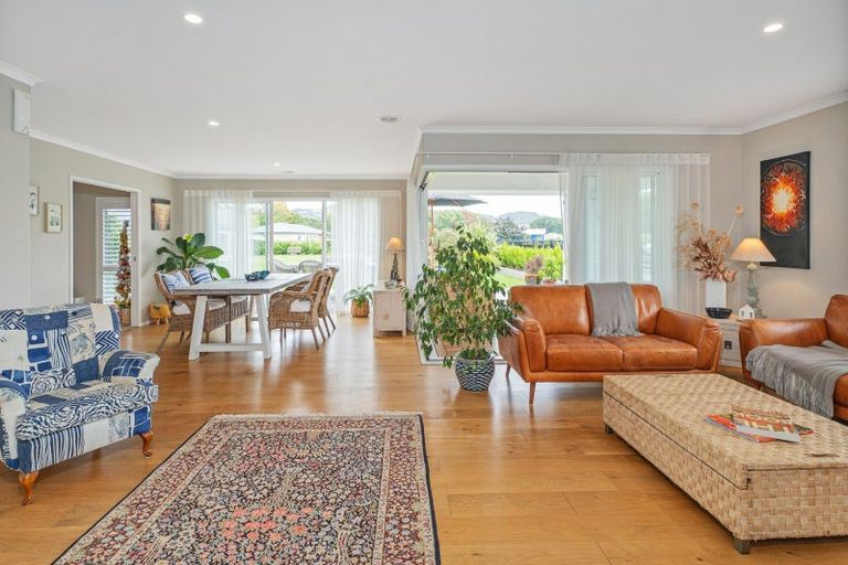 Photo of property in 10 Austin Drive, Whitianga, 3510