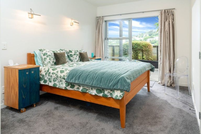 Photo of property in 20 Tiketike Way, Brooklyn, Wellington, 6021