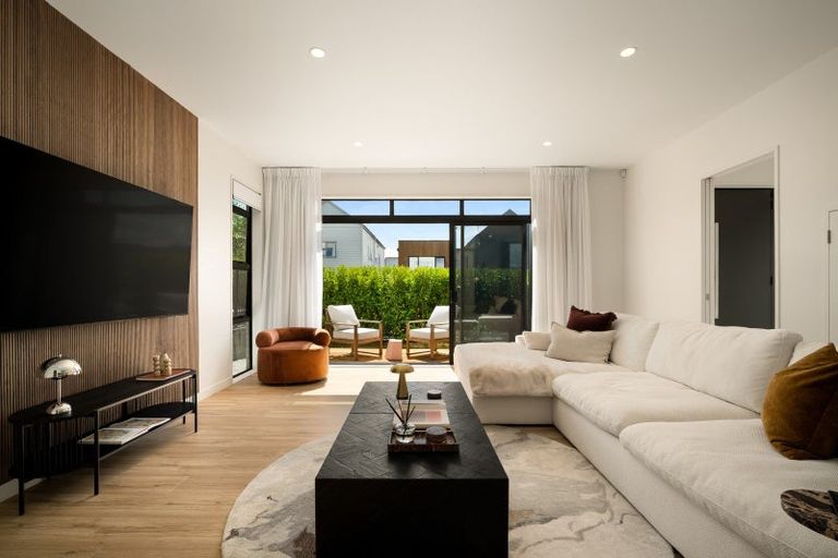 Photo of property in 2 Skua Road, Hobsonville, Auckland, 0616