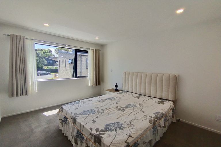 Photo of property in 43b West Harbour Drive, West Harbour, Auckland, 0618