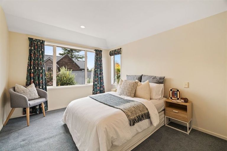 Photo of property in 16 Hanover Place, Ilam, Christchurch, 8041
