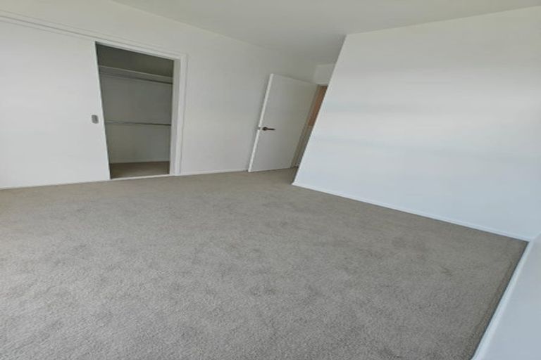 Photo of property in 4 Rauemi Way, Te Atatu South, Auckland, 0610