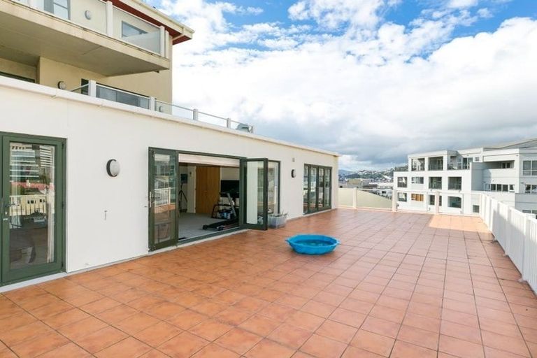 Photo of property in Endeavour Apartments, 125u6 Thorndon Quay, Pipitea, Wellington, 6011