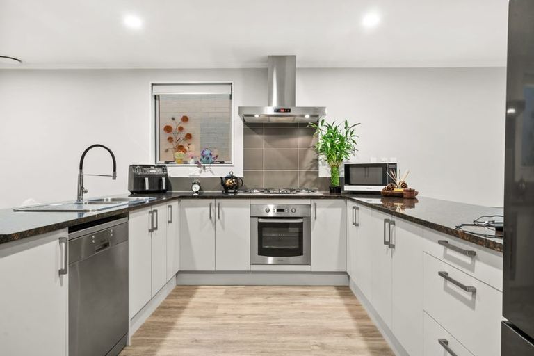 Photo of property in 6 Phar Lap Crescent, Takanini, 2112