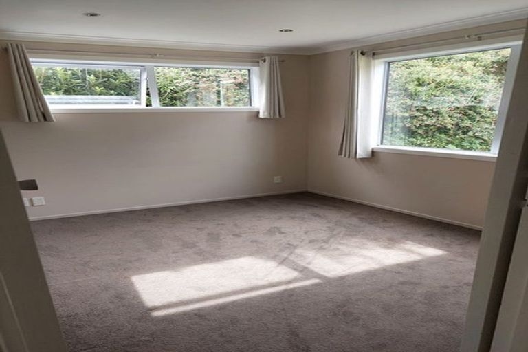 Photo of property in 25b Omega Street, Newlands, Wellington, 6037