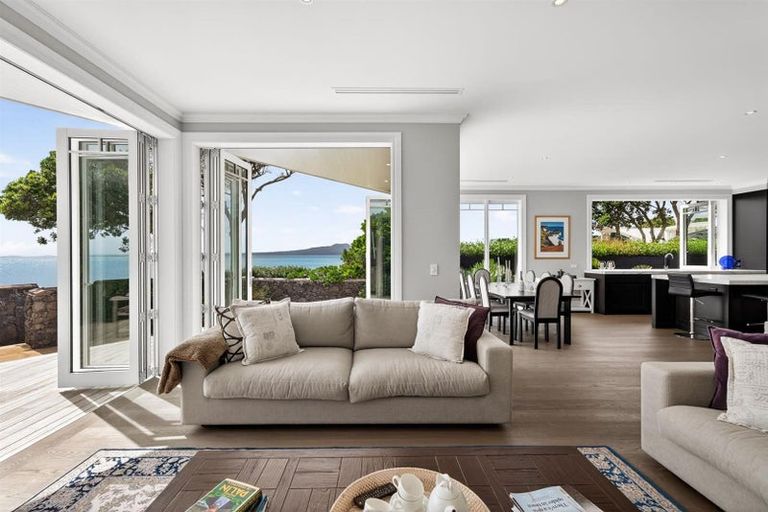 Photo of property in 27 Muritai Road, Milford, Auckland, 0620