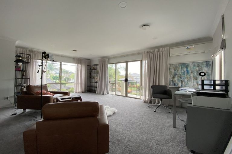 Photo of property in 4 English Oak Drive, Schnapper Rock, Auckland, 0632