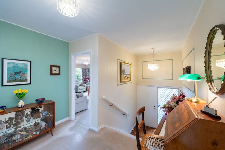Photo of property in 5 Ardal Grove, Tirohanga, Lower Hutt, 5010
