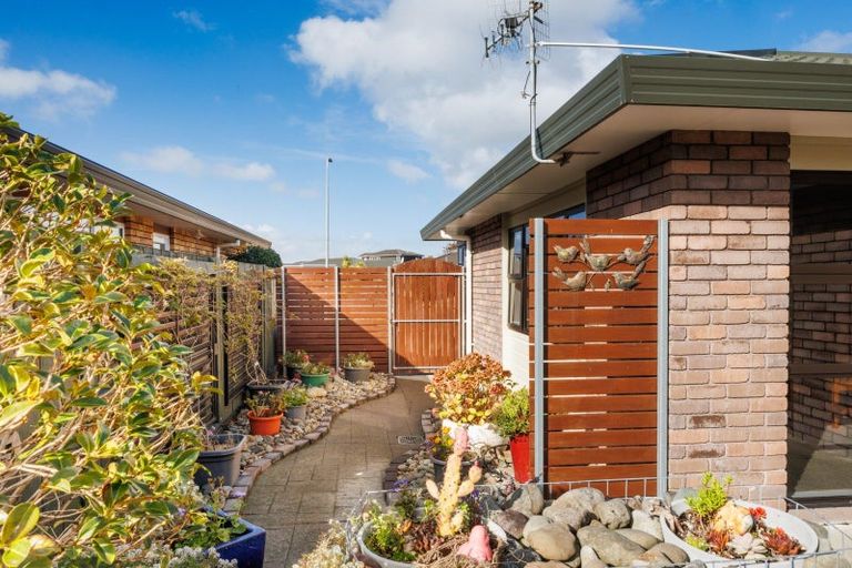 Photo of property in 21 Montana Way, Milson, Palmerston North, 4414