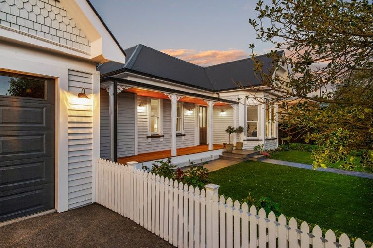 Photo of property in 75 Holly Road, St Albans, Christchurch, 8014