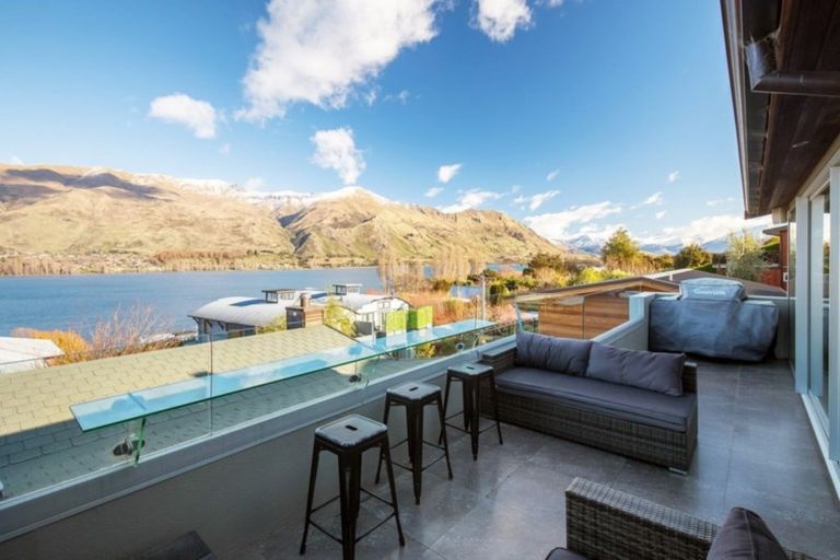 Photo of property in Lakeview Heights, 3/124 Lismore Street, Wanaka, 9305