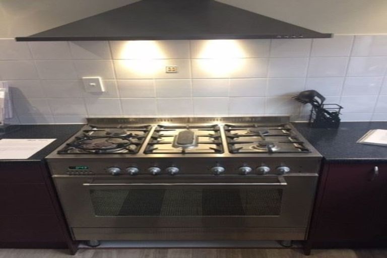 Photo of property in 12 Sunward Rise, Glenfield, Auckland, 0629