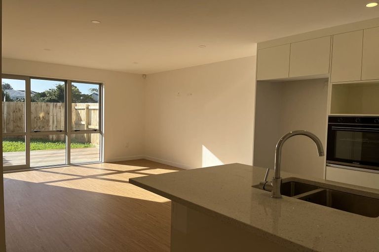 Photo of property in 11e Reid Road, New Lynn, Auckland, 0600