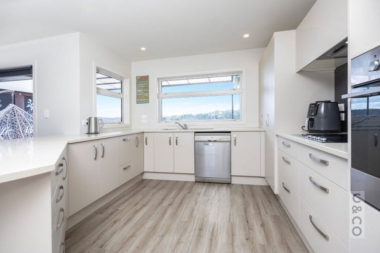 Photo of property in 96 Pohutukawa Parade, Riverhead, 0820