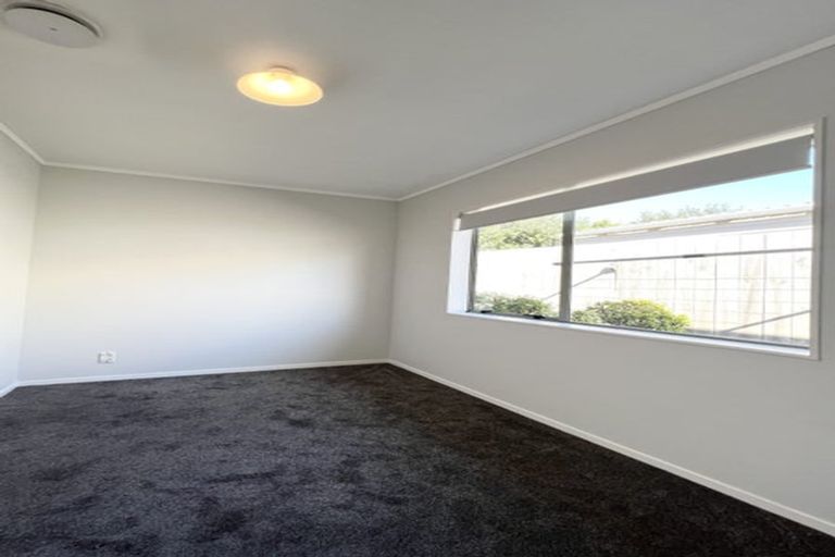 Photo of property in 48 Bodi Place, Te Atatu South, Auckland, 0610