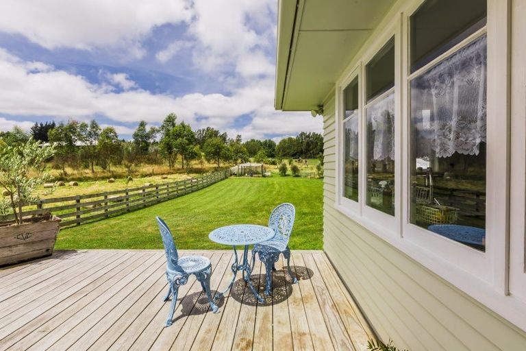 Photo of property in 18 Tiffen Lane, Waipawa, 4210