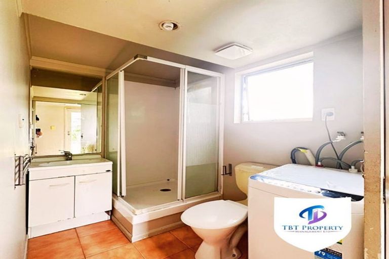 Photo of property in 1/41 Challen Close, Conifer Grove, Takanini, 2112