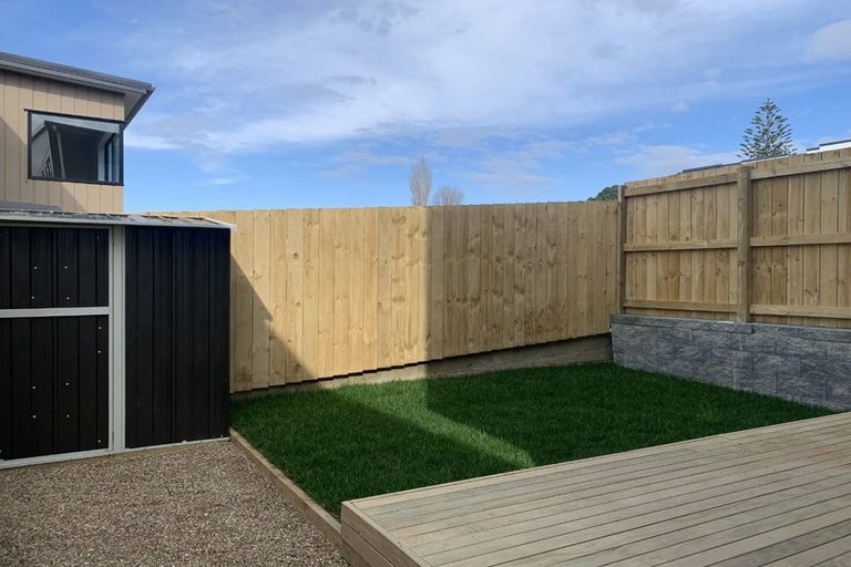 Photo of property in 28 Paina Crescent, Massey, Auckland, 0614