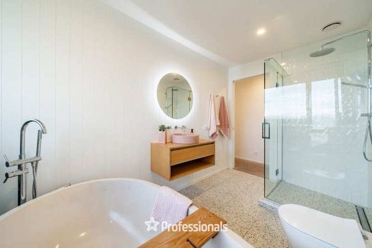 Photo of property in 37 Percy Kinsman Crescent, Riverstone Terraces, Upper Hutt, 5018