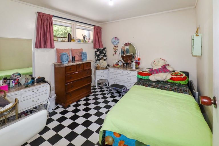 Photo of property in 97 Churton Drive, Churton Park, Wellington, 6037