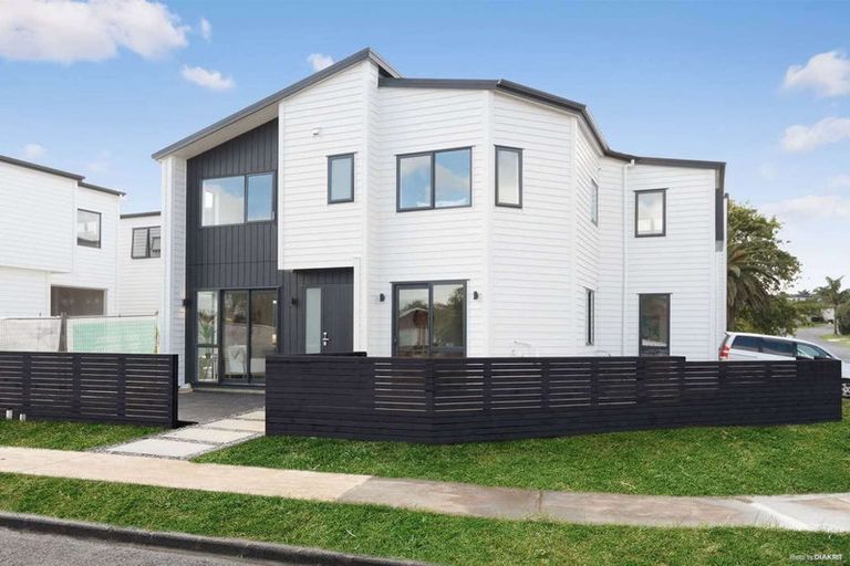 Photo of property in 17e Stanniland Street, Sunnyhills, Auckland, 2010