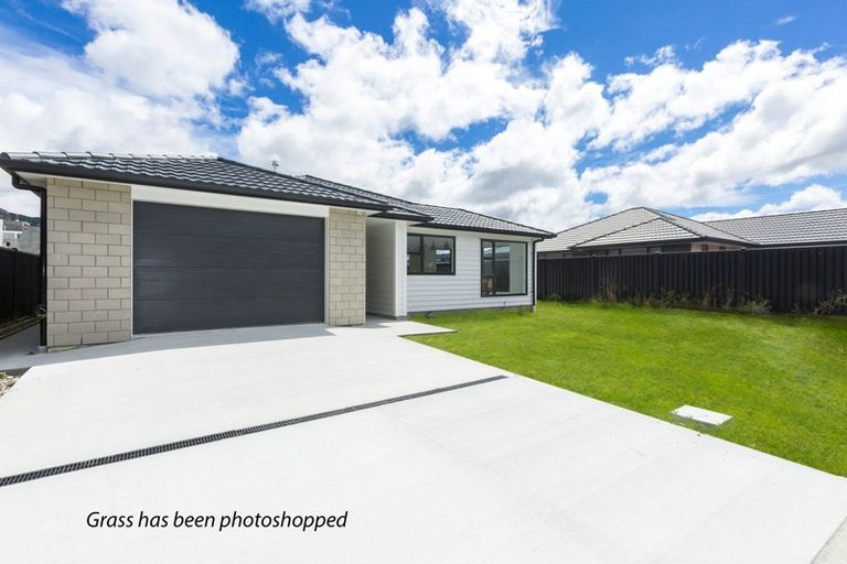 Photo of property in 8 Passchendaele Grove, Trentham, Upper Hutt, 5018