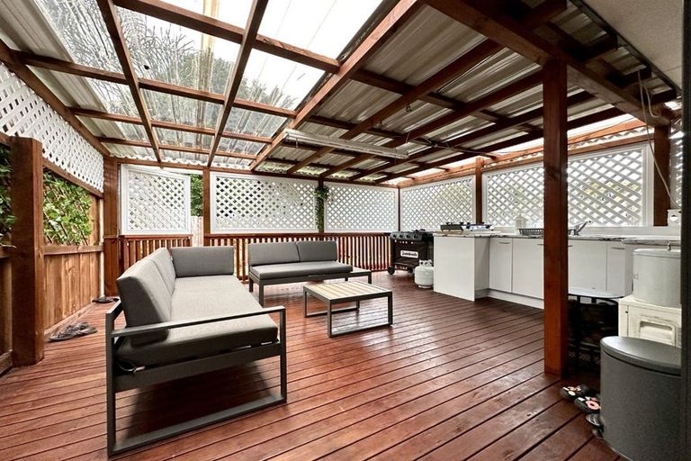 Photo of property in 60a Donovan Avenue, Massey, Auckland, 0614