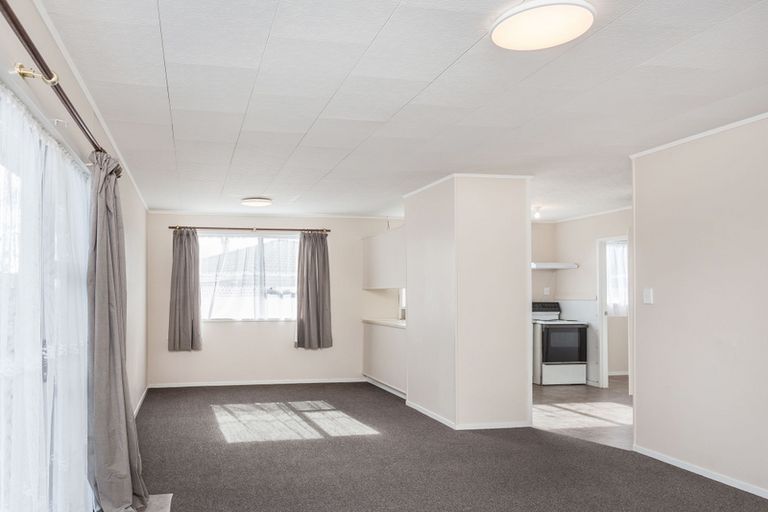 Photo of property in 1/62 Forest Road, Henderson, Auckland, 0612