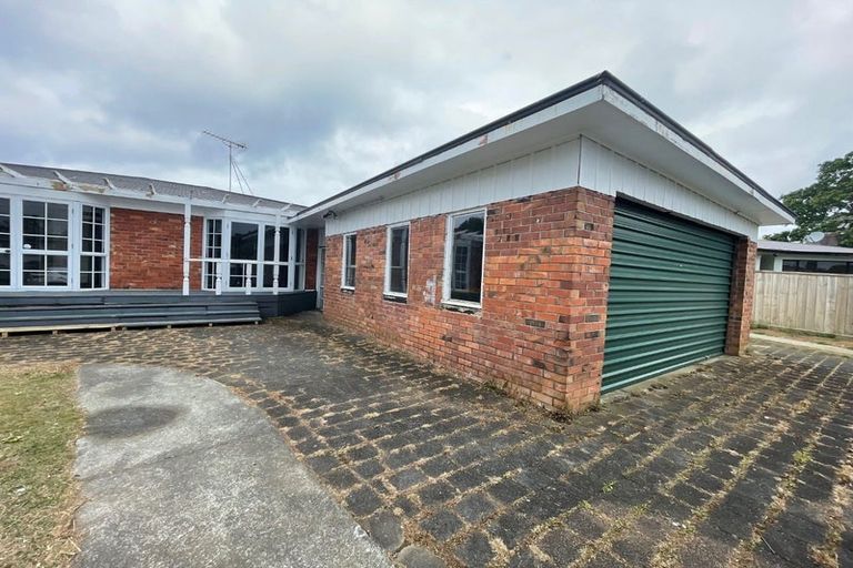 Photo of property in 43 Hallberry Road, Mangere East, Auckland, 2024